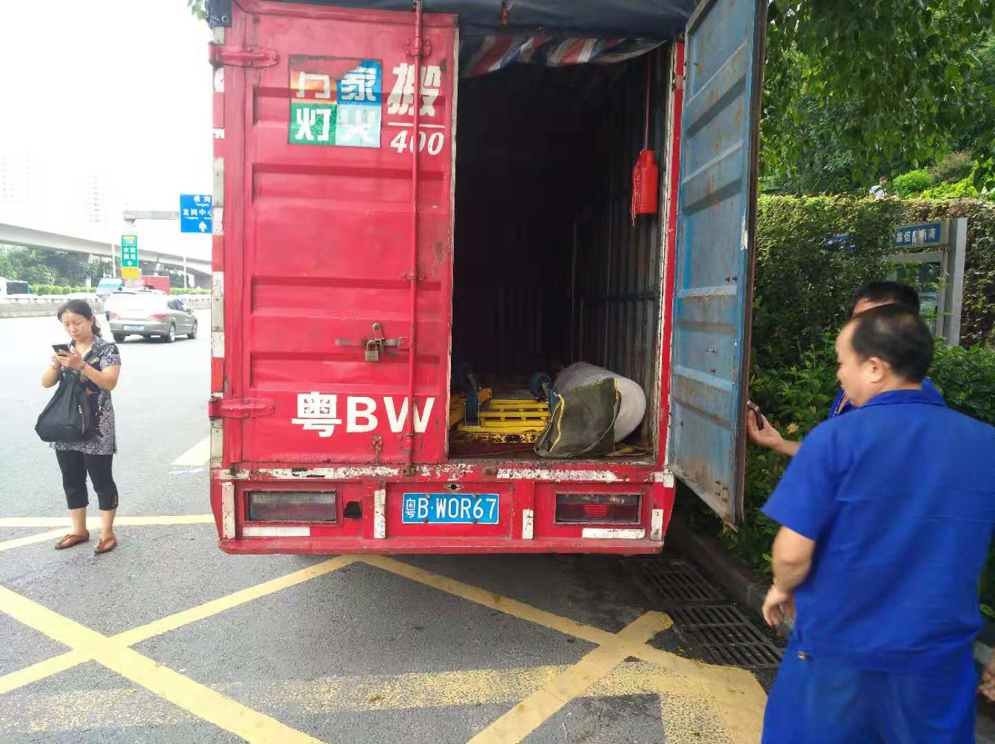 深圳搬家公司电话，公海彩船搬家欢迎你！